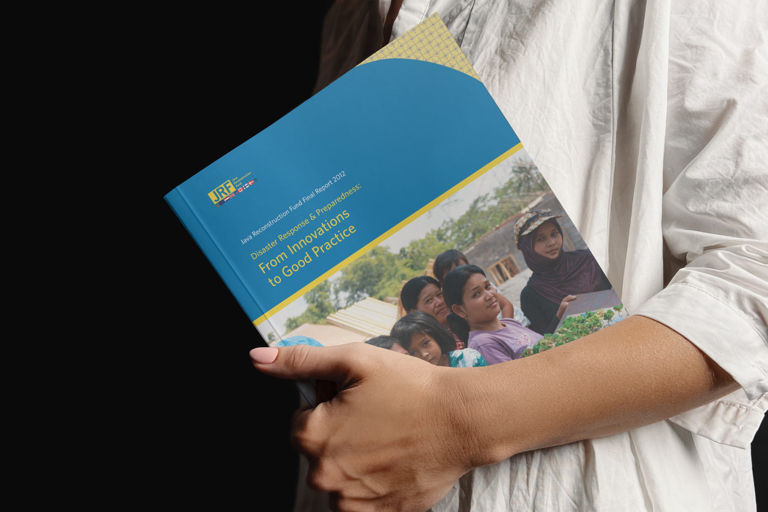 The report book in magazine size is produced in print format.