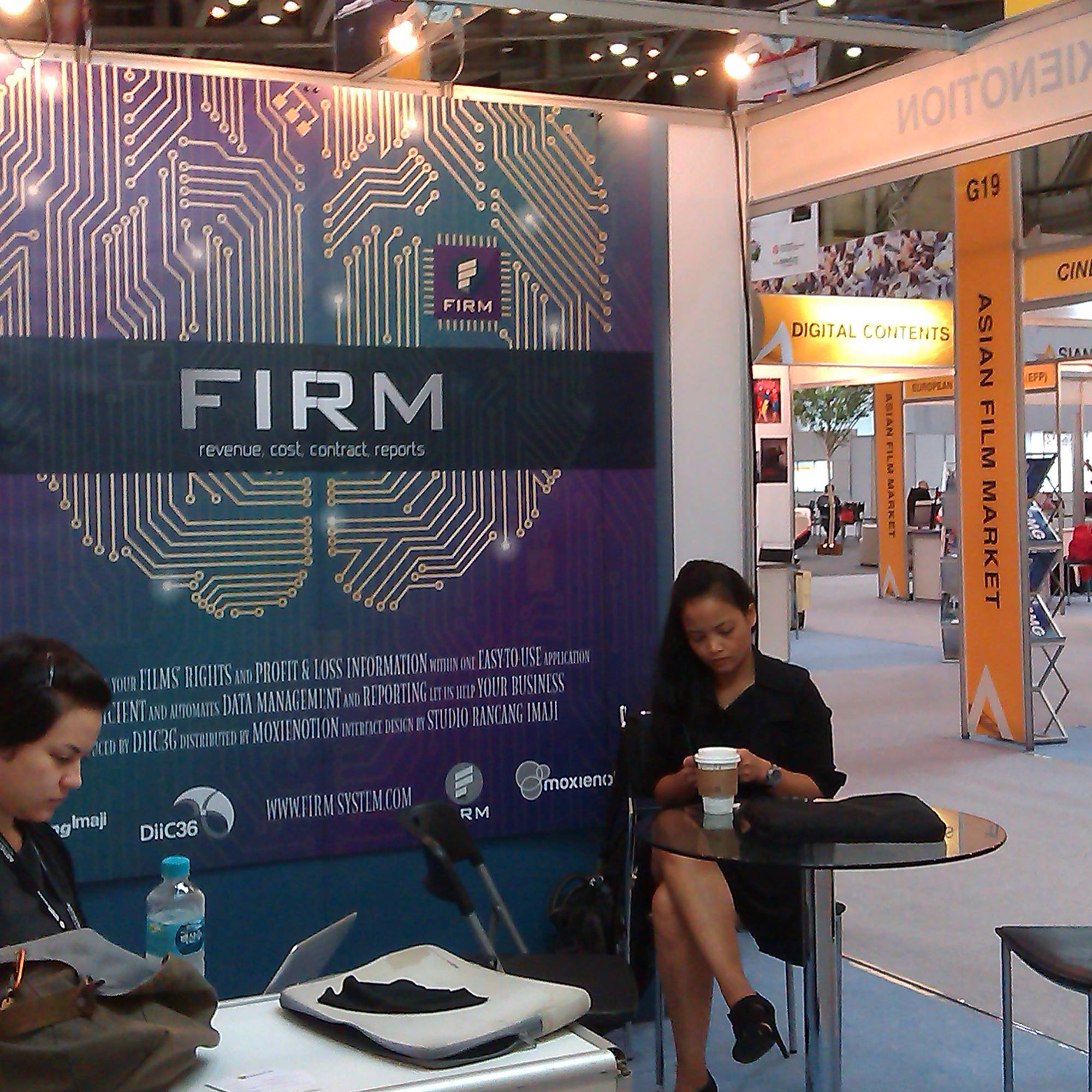 Backdrop design and promotional event to introduce business products at the Busan Film Festival.