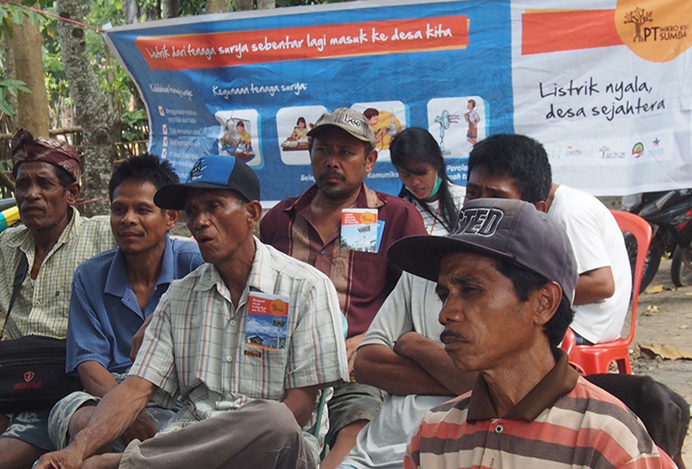 A series of visual graphics were developed to create a set of communication materials to introduce and educate the community.
